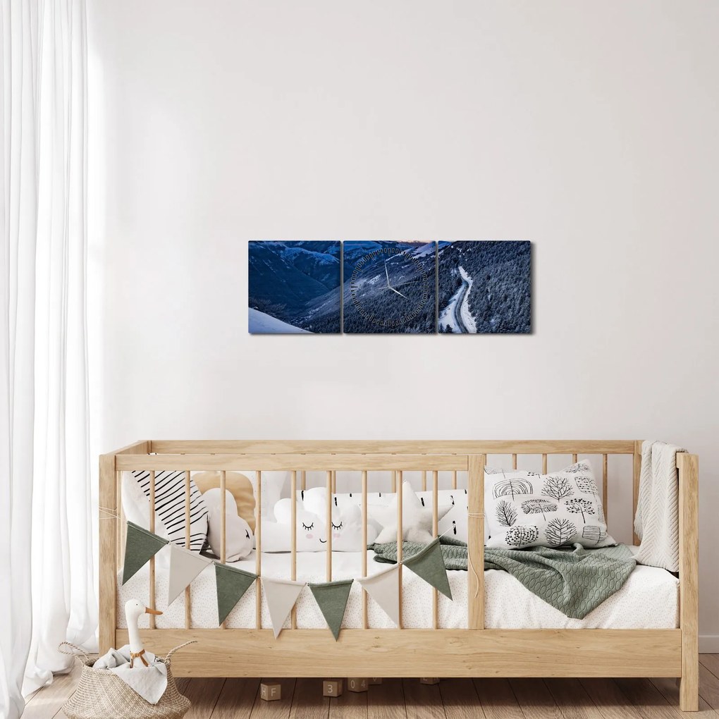 Obraz zasneženého svahu (s hodinami) (90x30 cm)