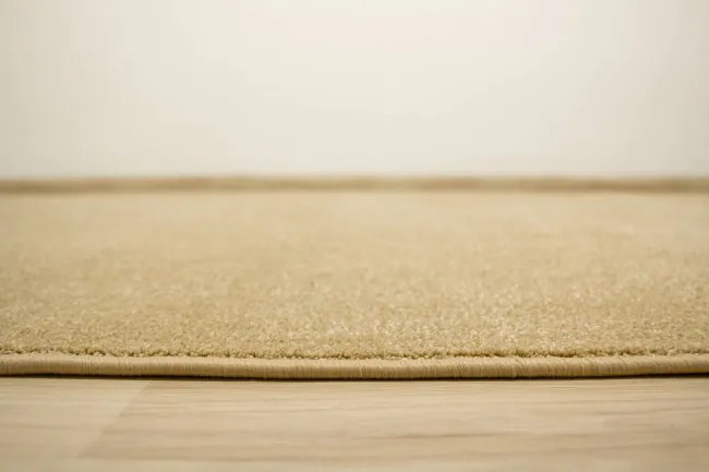 Metrážny koberec Forest 50 medový