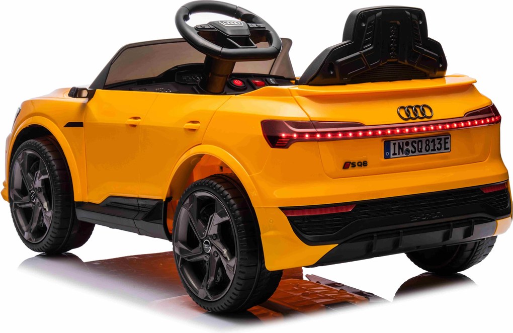 Ramiz Audi SQ8 vozidlo Žltá