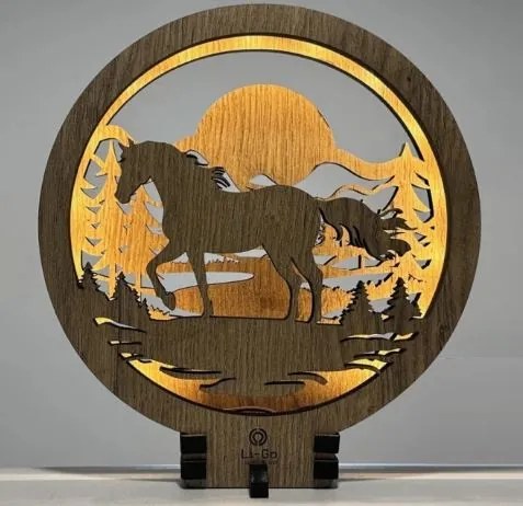 Drevená lampička na nočný stolík Kôň