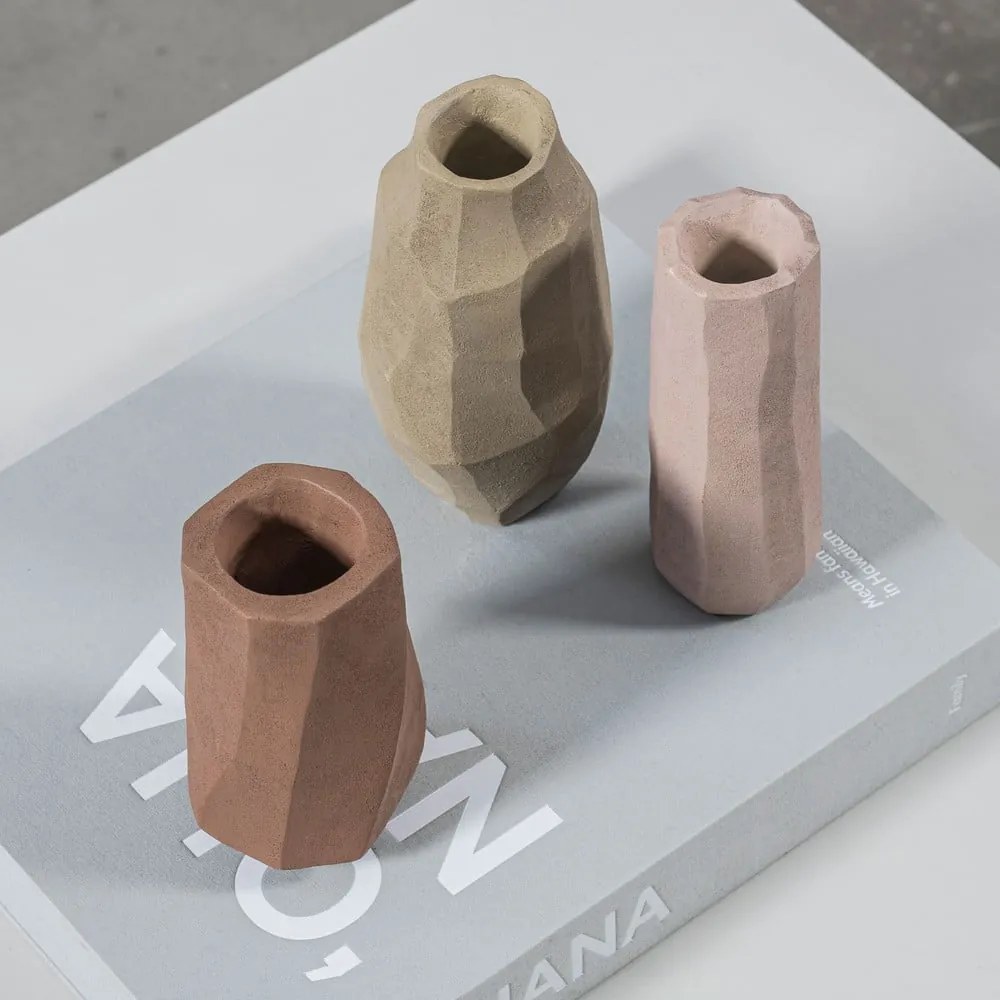 Ružová váza z polyresínu (výška 15,5 cm) Nuki – Mette Ditmer Denmark