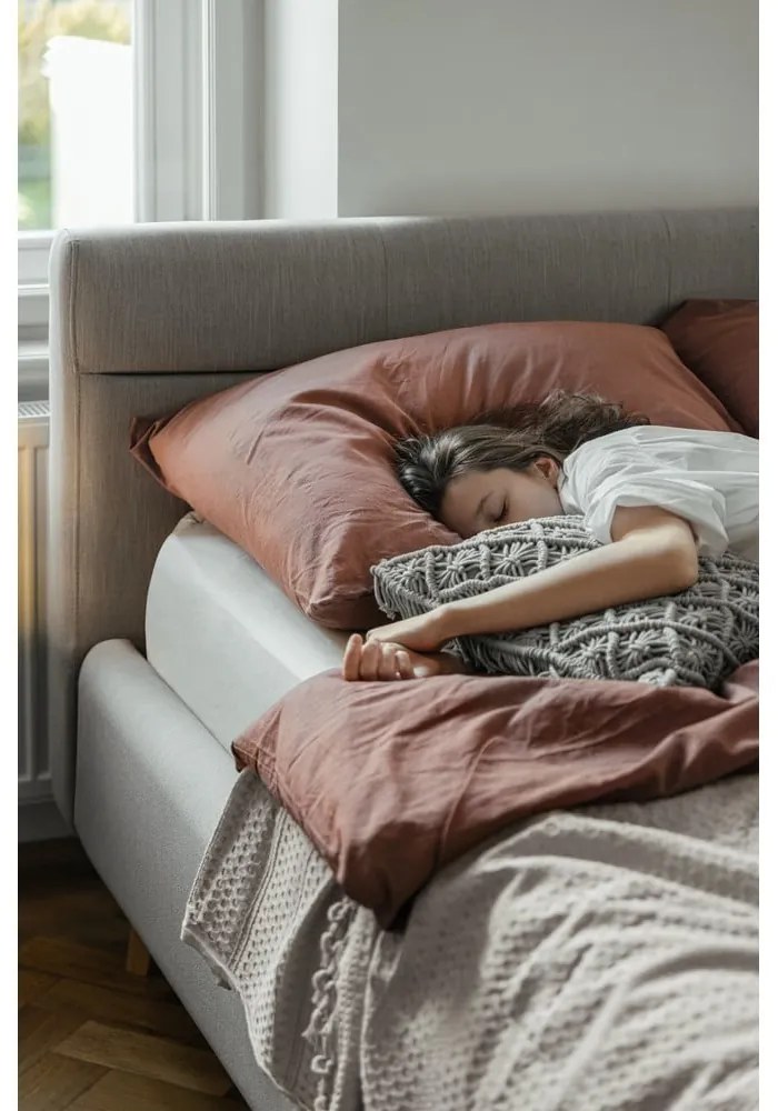 Béžová čalúnená dvojlôžková posteľ s úložným priestorom s roštom 180x200 cm Lotte – Meise Möbel