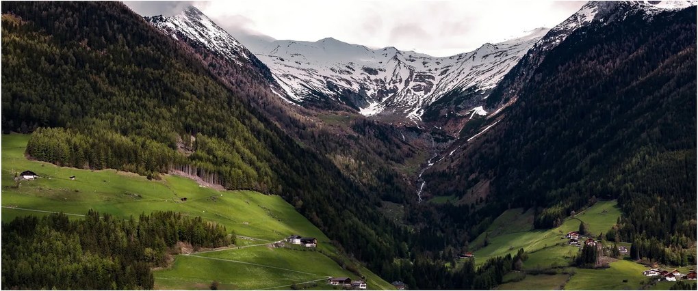 Obraz - Údolie pod horami (120x50 cm)