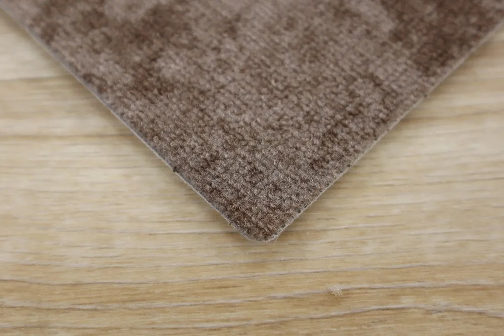 Associated Weavers koberce Metrážny koberec Panorama 44 tmavo hnedý - S obšitím cm