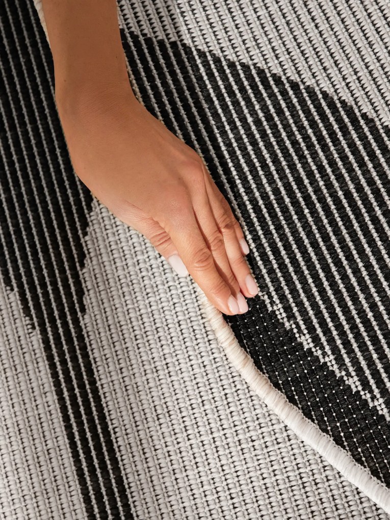 Kusový koberec Duet Bowen 106244 Black/White kruh - na von aj na doma, 160x160 (priemer) kruh, čiernobiela, chodba / predsieň, NORTHRUGS