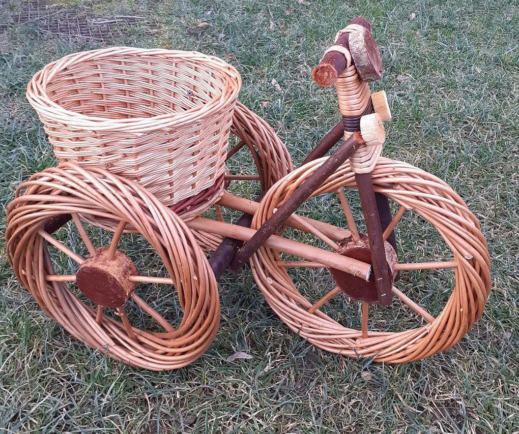 HRADIL Proutěná tříkolka 38 x 32 x 25 cm