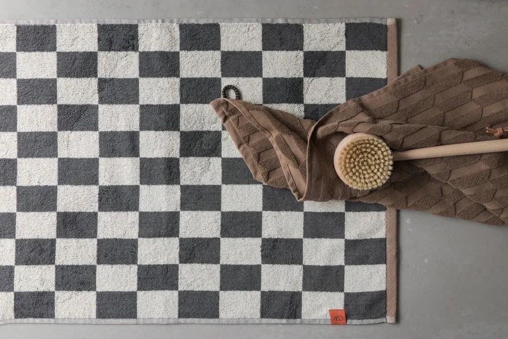 Antracitová/béžová kúpeľňová predložka do sprchy z bio bavlny 50x80 cm Retro – Mette Ditmer Denmark