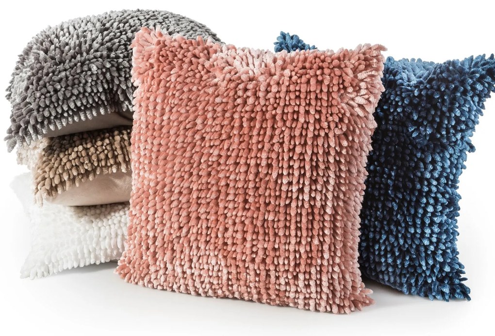 CHLPATÁ DEKORAČNÁ OBLIEČKA NA VANKÚŠ PILAR 45X45 CM KORALOVÁ