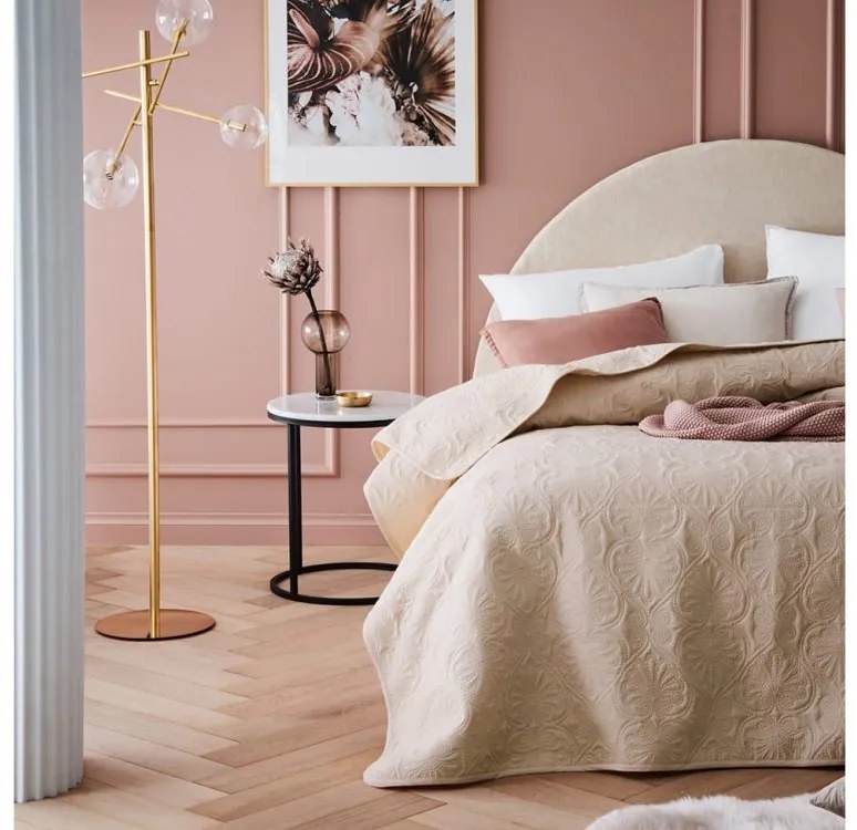Fenomenálny béžový prehoz na posteľ s ornamentálnym prešívaním 240 x 260 cm