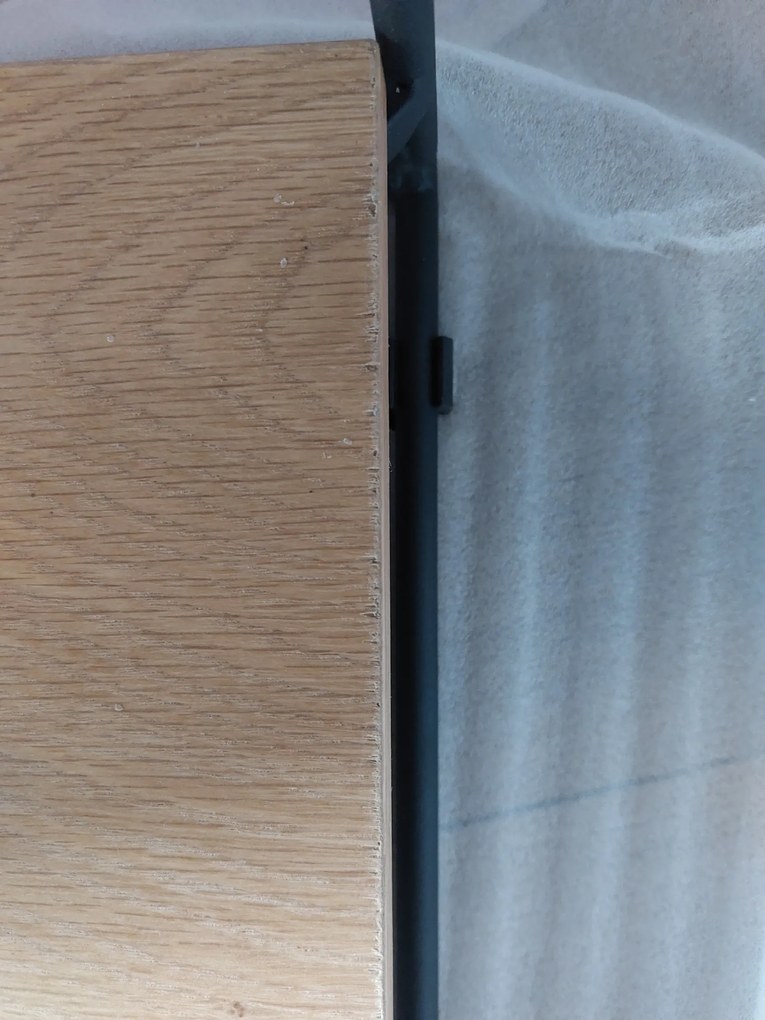 Dizajnový nočný stolík Shayla 40 cm divý dub - II. Trieda
