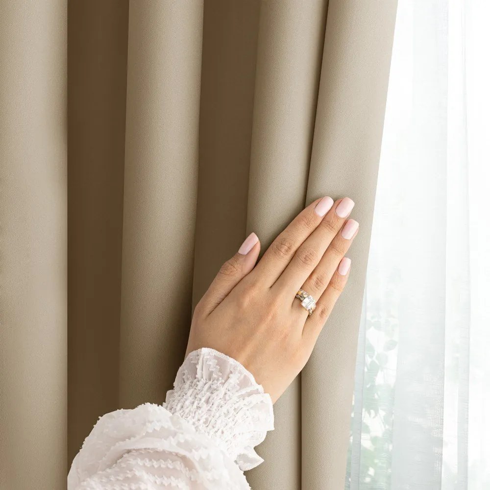 Béžový dimout záves 140x270 cm Carli – Restilo