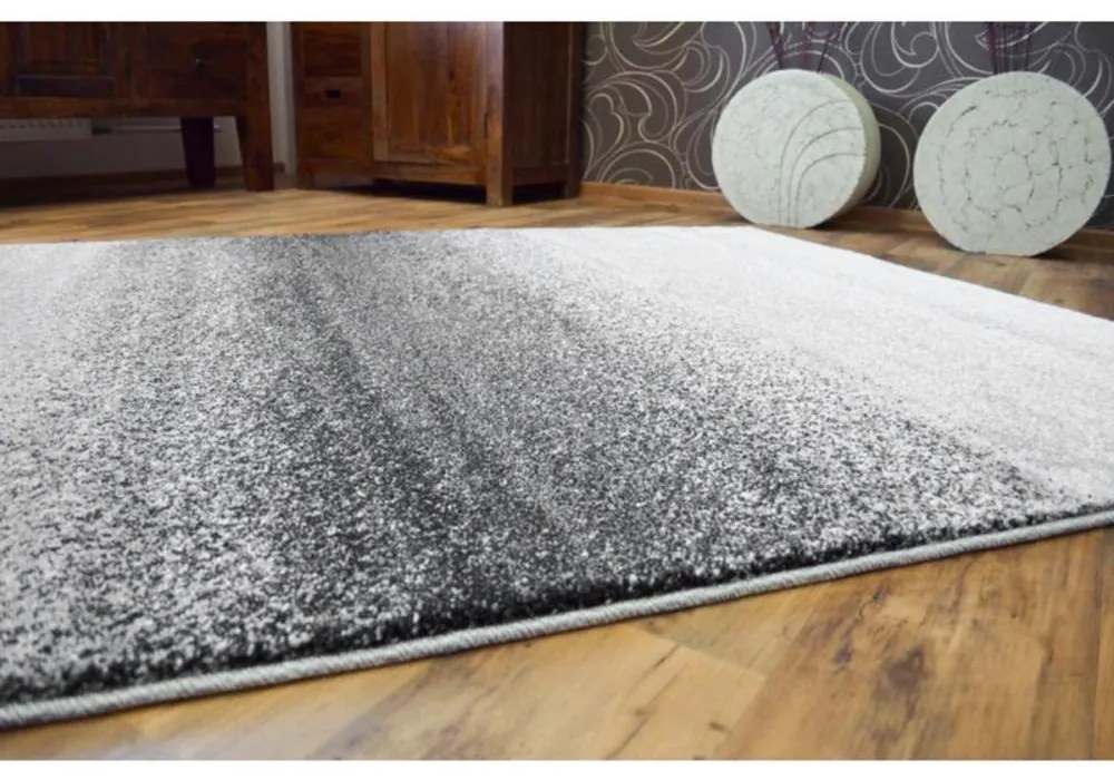 Kusový koberec Liam sivočierny 120x170cm