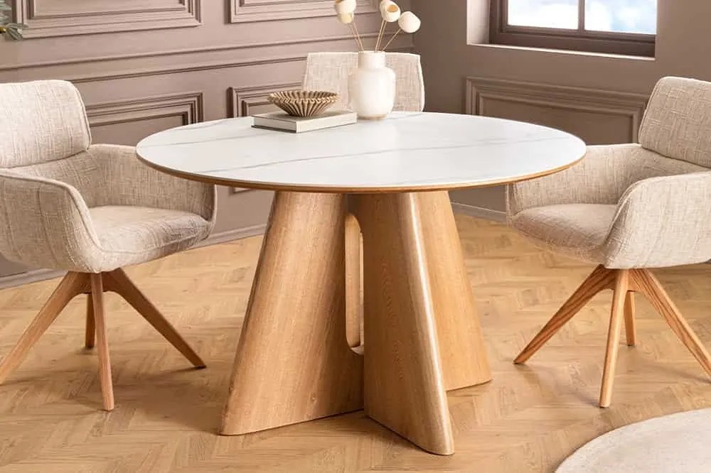 Okrúhly keramický jedálenský stôl Yenibeth 120 cm biely mramor / dub