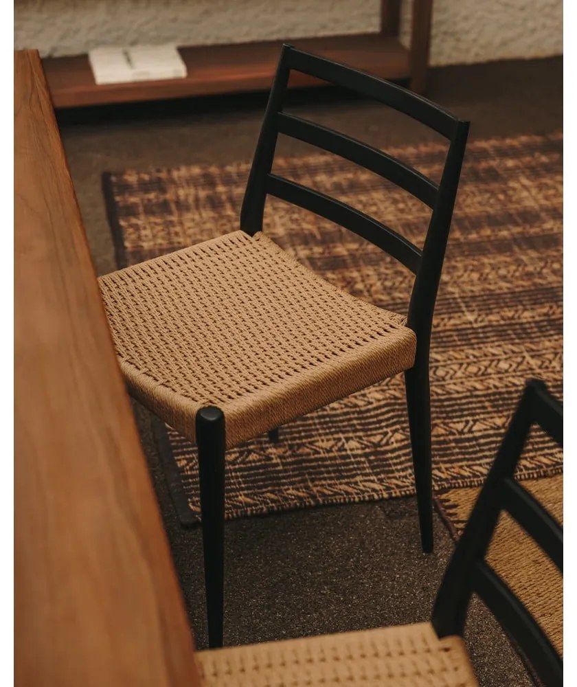 Jedálenská stolička z dubového dreva v čierno-prírodnej farbe v súprave 2 ks Analy – Kave Home