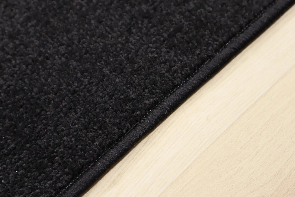 Betap koberce Behúň na mieru Eton čierny 78 - šíre 60 cm s obšitím