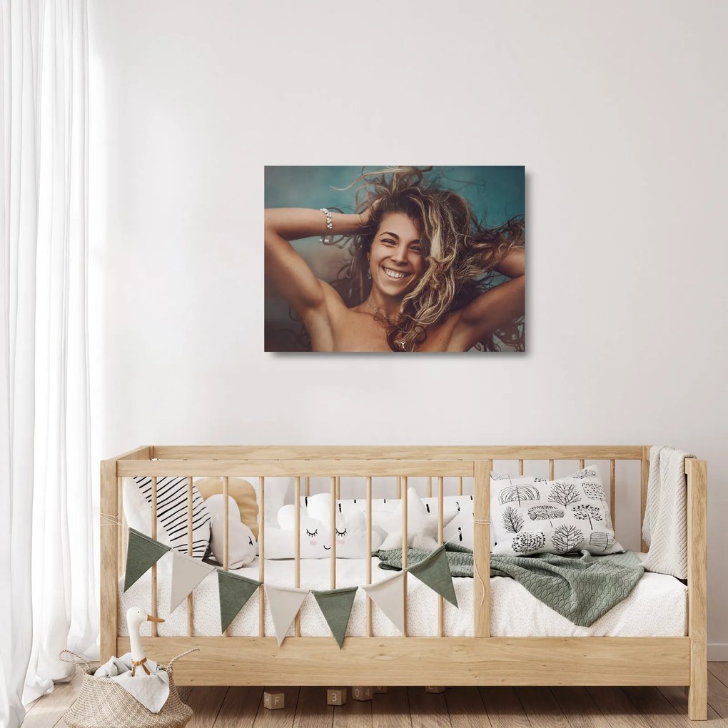 Sklenený obraz - Portrét mladej ženy (70x50 cm)