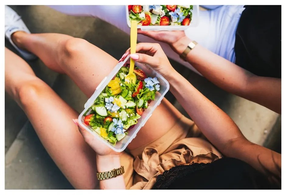 Modrá škatuľka na svačinu a obed s príborom, Vialli Design, 650ml+230m