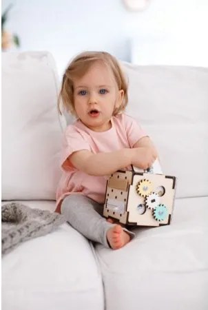 Montessori kocka Activity Board