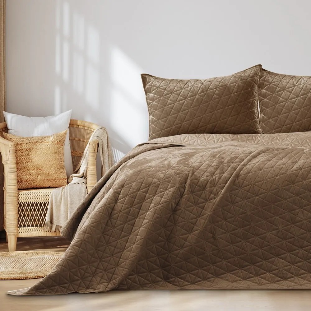 Svetlohnedý zamatový prešívaný pléd 220x240 cm Laila – AmeliaHome