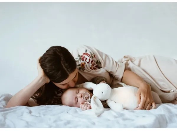 Moonie - Uspávadlo s melódiou a svetlom zajačik 2.0 organic polar