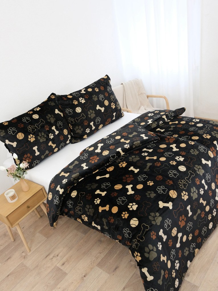 Predĺžené obliečky mikroplyš Exclusive – Psie labky čierne 140 × 220 cm, 70 x 90 cm