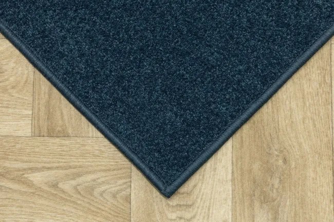 Metrážny koberec MIRACLE 46 tmavomodrý