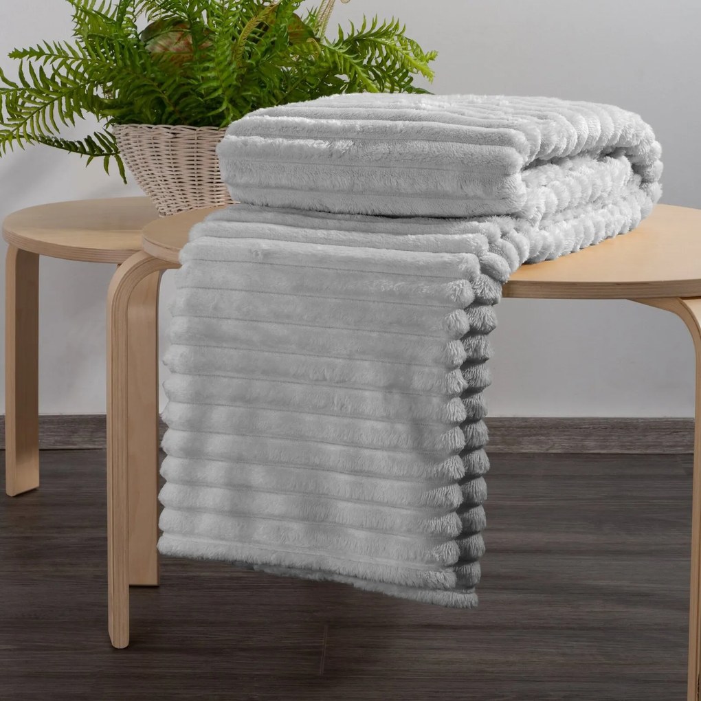 DEKA Z MIKROFLANELU SOFT 200X220 CM STRIEBORNÁ
