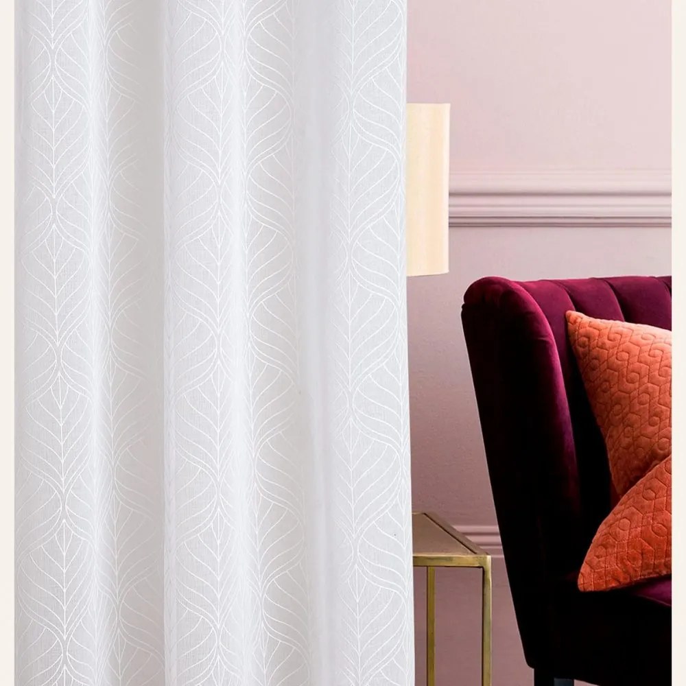 Záclona La Rossa bielej farby so striebornými priechodkami 140 x 260 cm