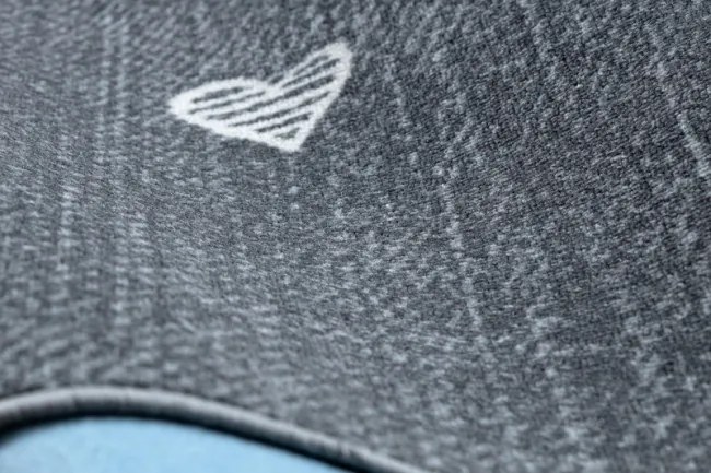 Koberec HEARTS Jeans - sivý