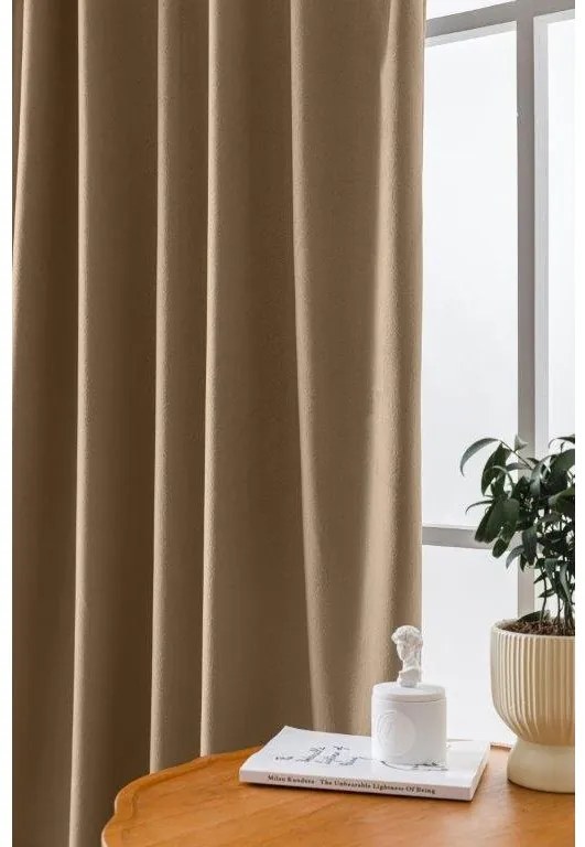 Svetlohnedý zatemňovací záves VELVET 140x250 cm Zavesenie: Kovové krúžky