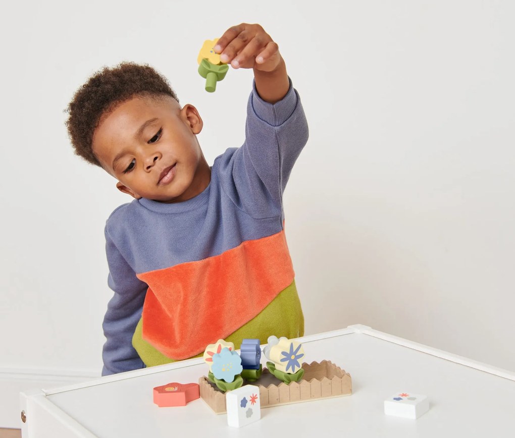 Drevený kvetinový záhon