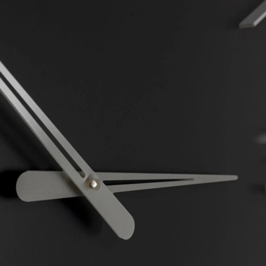 KARE DESIGN Nástenné hodiny Oscar čierna, 60 cm ∅ 60 × 4 cm