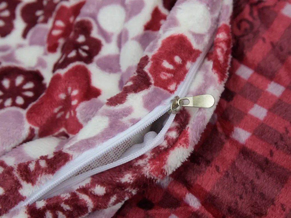 Mikroplyšové obliečky Vianoční sobi vínové