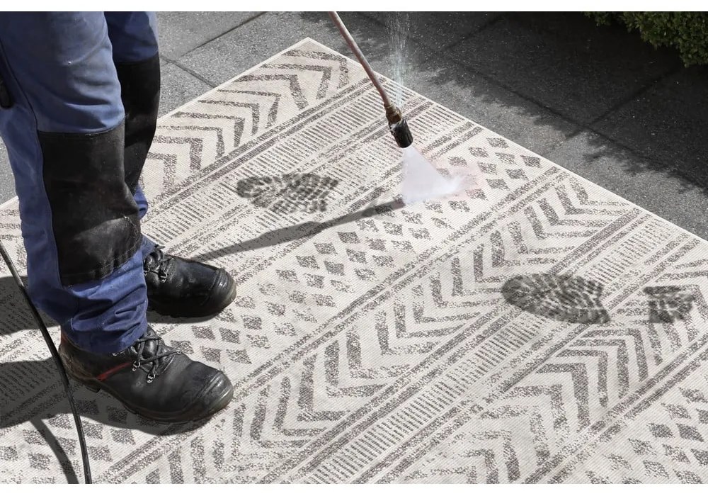 Sivo-krémový vonkajší koberec NORTHRUGS Biri, 80 x 350 cm