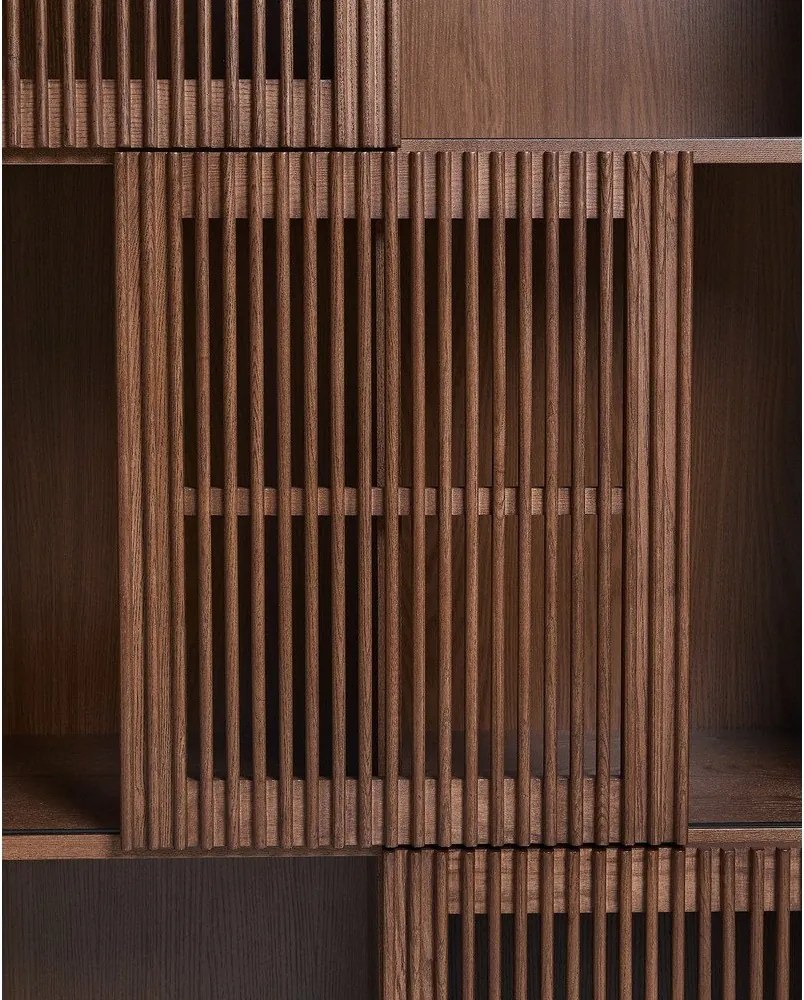 Tmavohnedá knižnica v dekore orecha s posuvnými dverami 84,5x170x42,5 cm Beyla – Kave Home