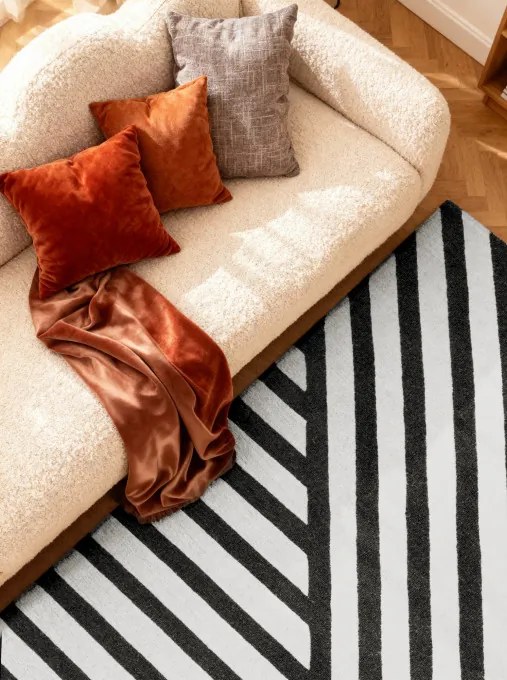 Koberec Elle Decoration Stryve biely / čierny