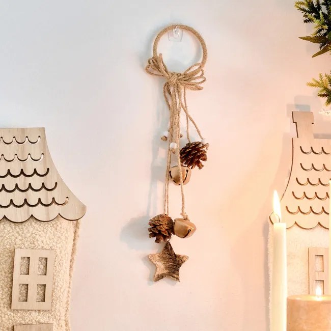 Závesná vianočná dekorácia TIRO s borovicovými šiškami 713552