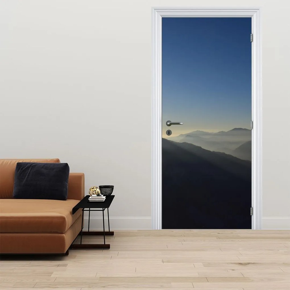 Fototapeta na dvere - Nad vrcholkami hôr (95x205cm)