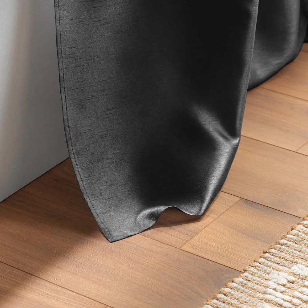 Tmavosivý záves z mikrosaténu 140x240 cm Shana – douceur d'intérieur