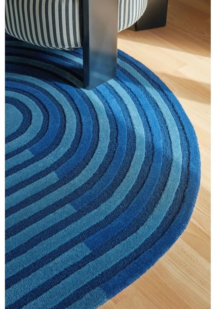 Tmavomodrý ručne tkaný vlnený koberec 120x180 cm Conway Retro – Flair Rugs