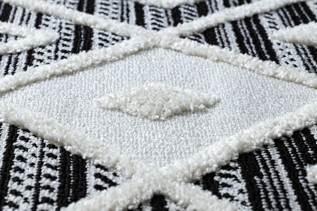 Koberec MAROC P662, čierno-biely, vzor diamant,Marocký Shaggy