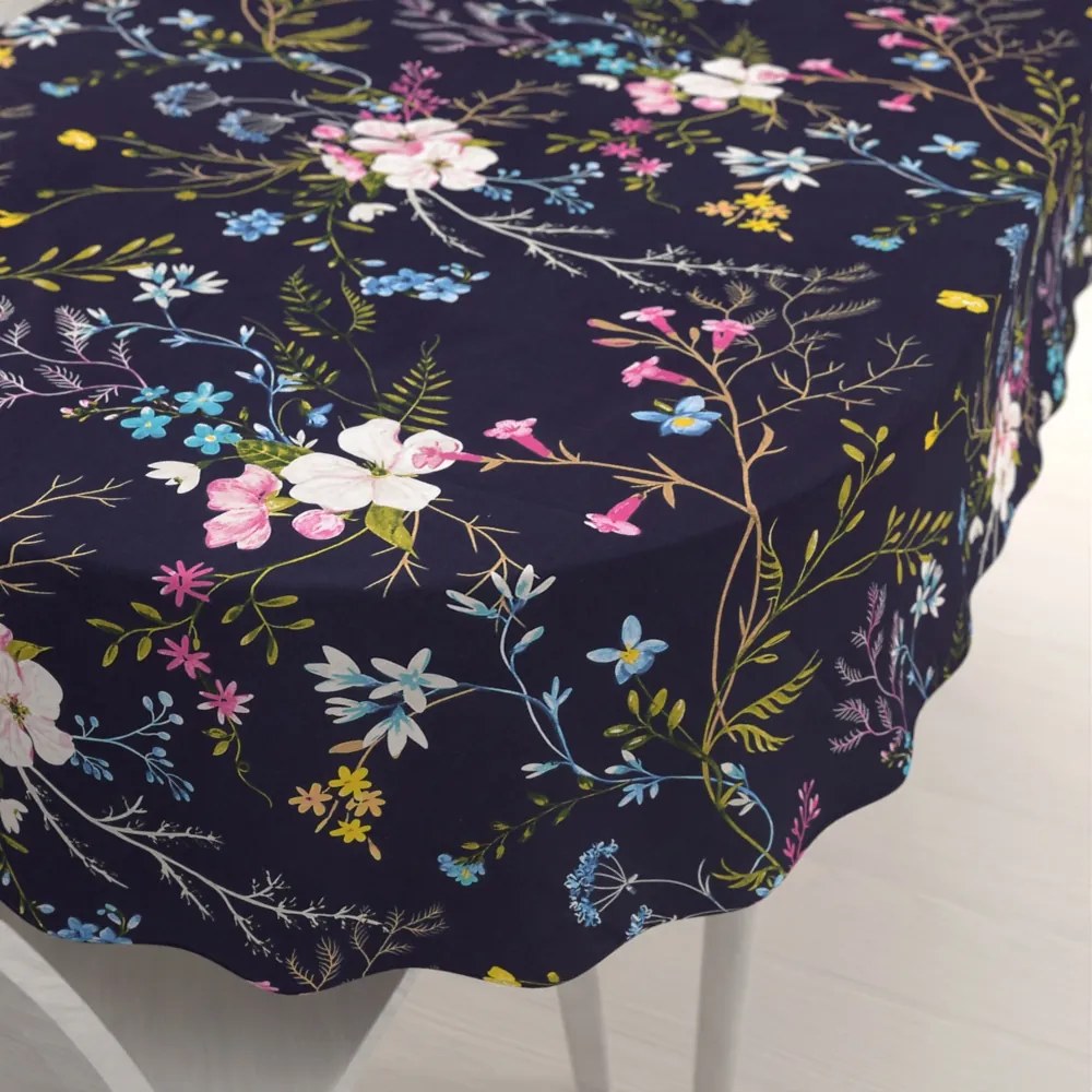 Biante Bavlnený oválny obrus Sandra SA-557 Modro-ružové kvety na tmavo modrom 140x180 cm