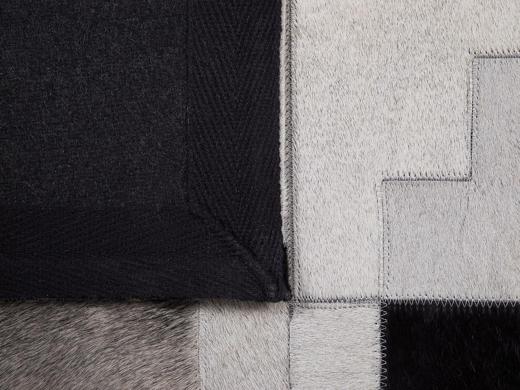 Kožený koberec 140 x 200 cm sivá/čierna EFIRLI Beliani