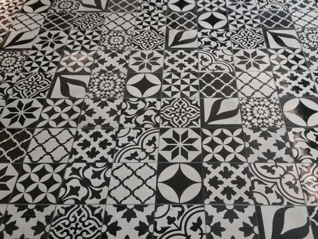 Cementové dlaždice patchwork čierna, biela | Articima