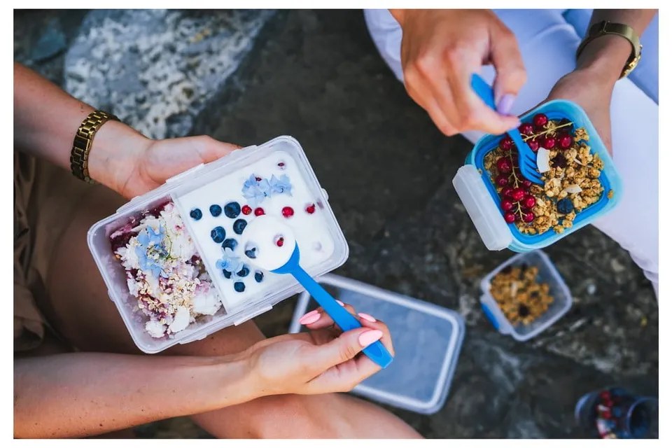 Zelená škatuľka na svačinu a obed s príborom, Vialli Design, 650ml+230m