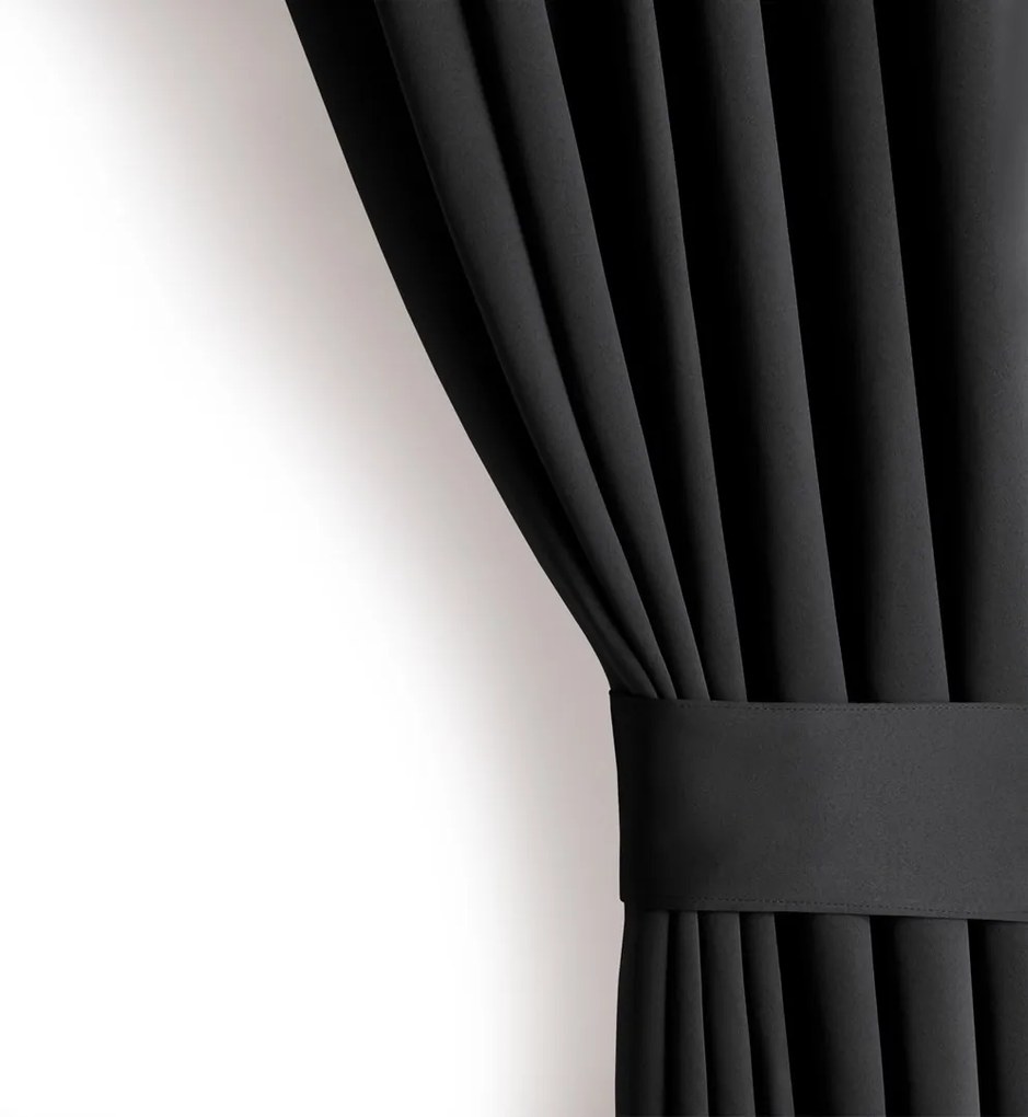 Záves AmeliaHome Blackout s priechodkami 140x175 cm čierny