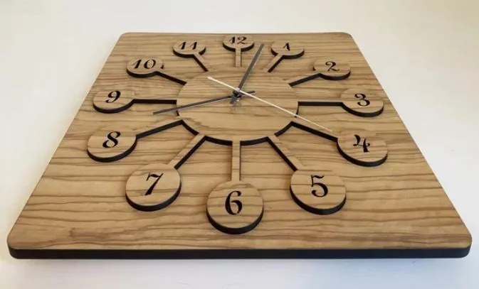 Drevené štvorcové hodiny Design