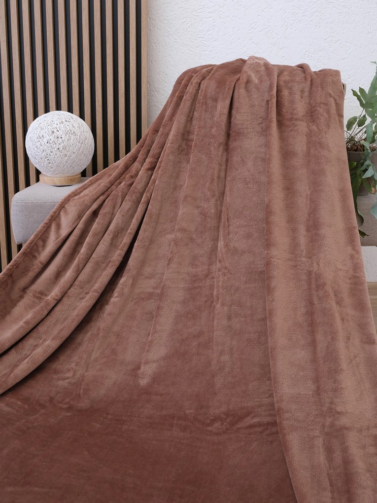 Deka mikroplyš Exclusive 150 × 200 cm – Laura mocha mousse
