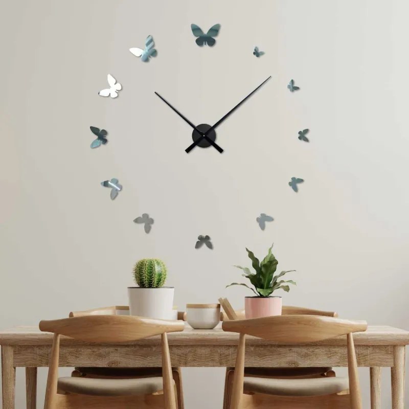 Hodiny na stenu s motýľmi vytvárajú vizuálne pútavý efekt | SENTOP 12S001