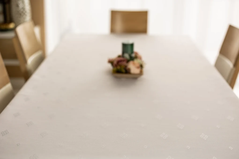 Dekorstudio Teflónovy obrus na stôl Diamond - biely Rozmer obrusu (šírka x dĺžka): 140x260cm